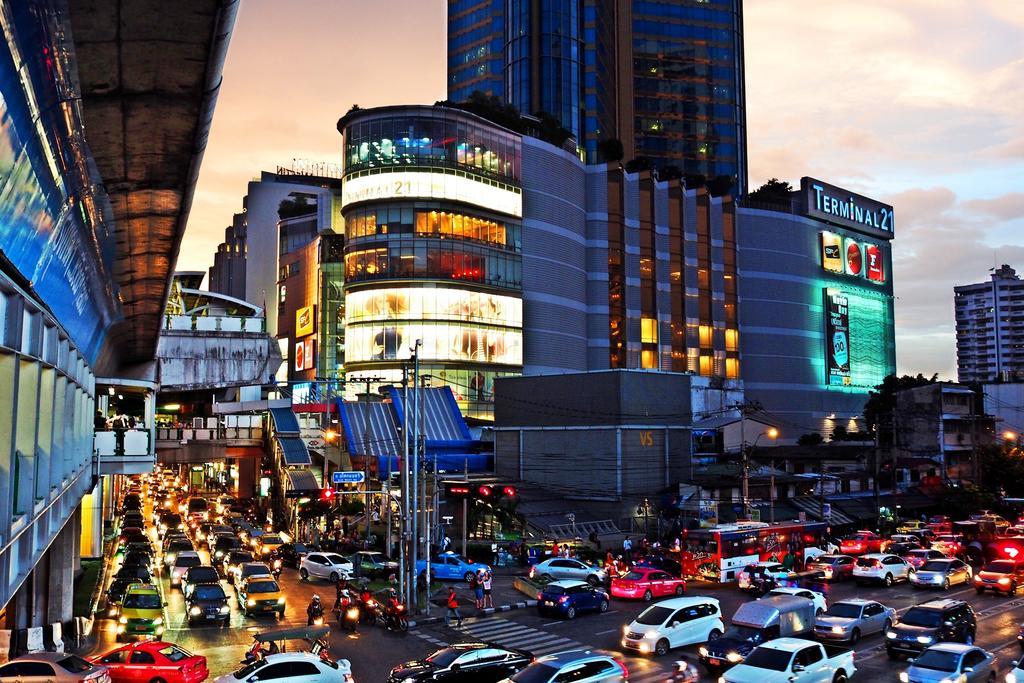 Hotel Baan Sukhumvit Soi 18 Bangkok Exterior foto