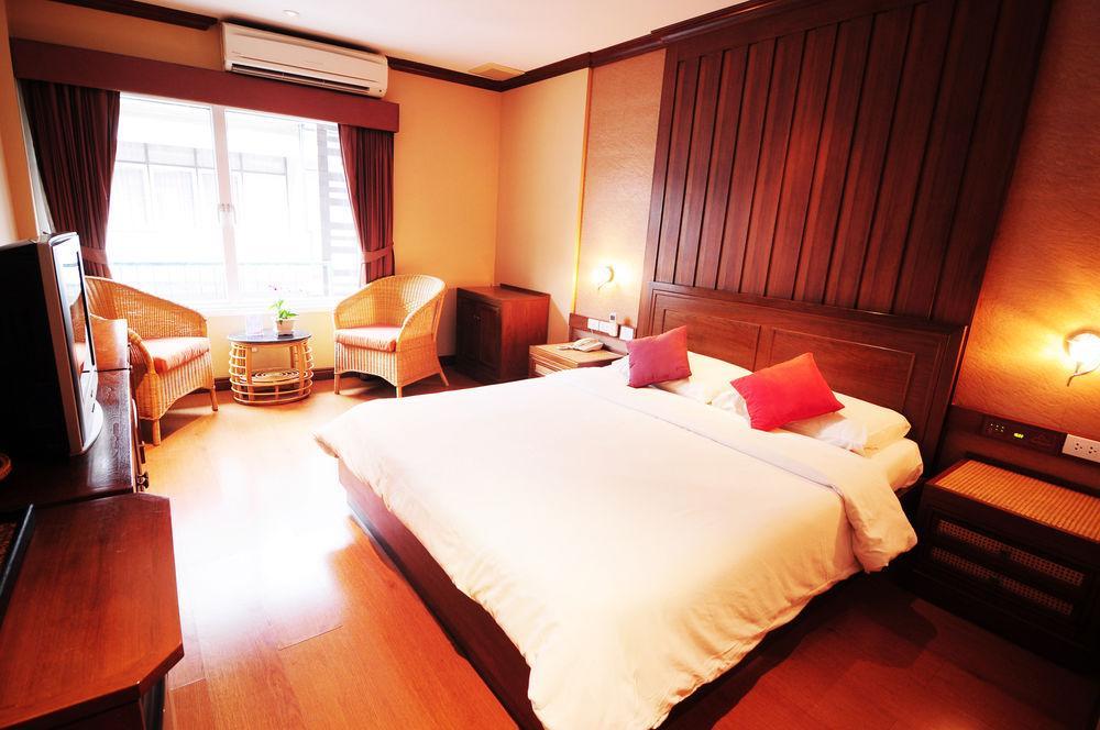 Hotel Baan Sukhumvit Soi 18 Bangkok Exterior foto