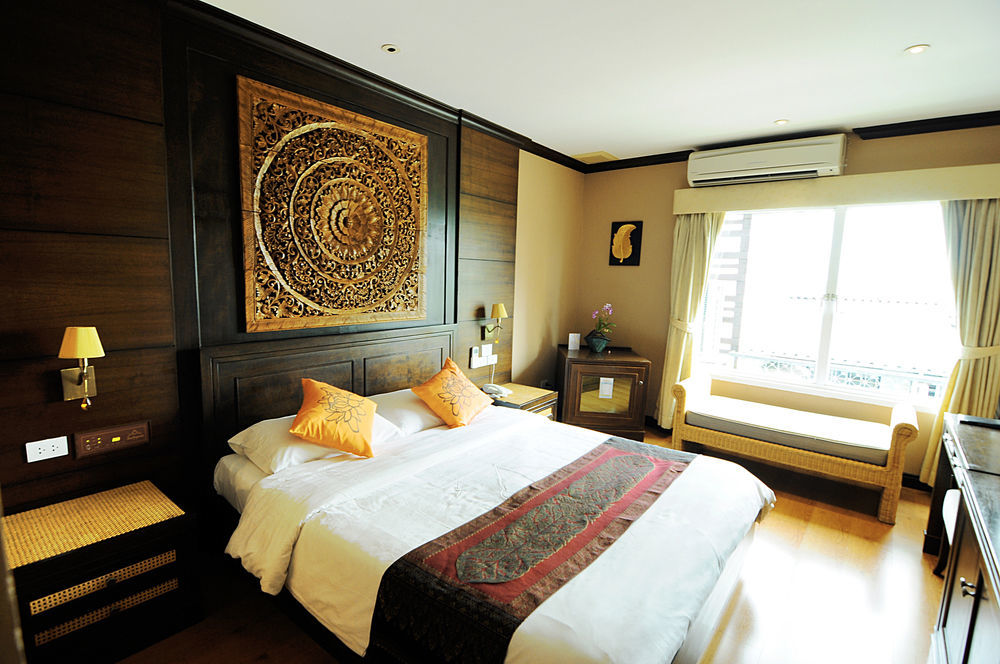 Hotel Baan Sukhumvit Soi 18 Bangkok Exterior foto