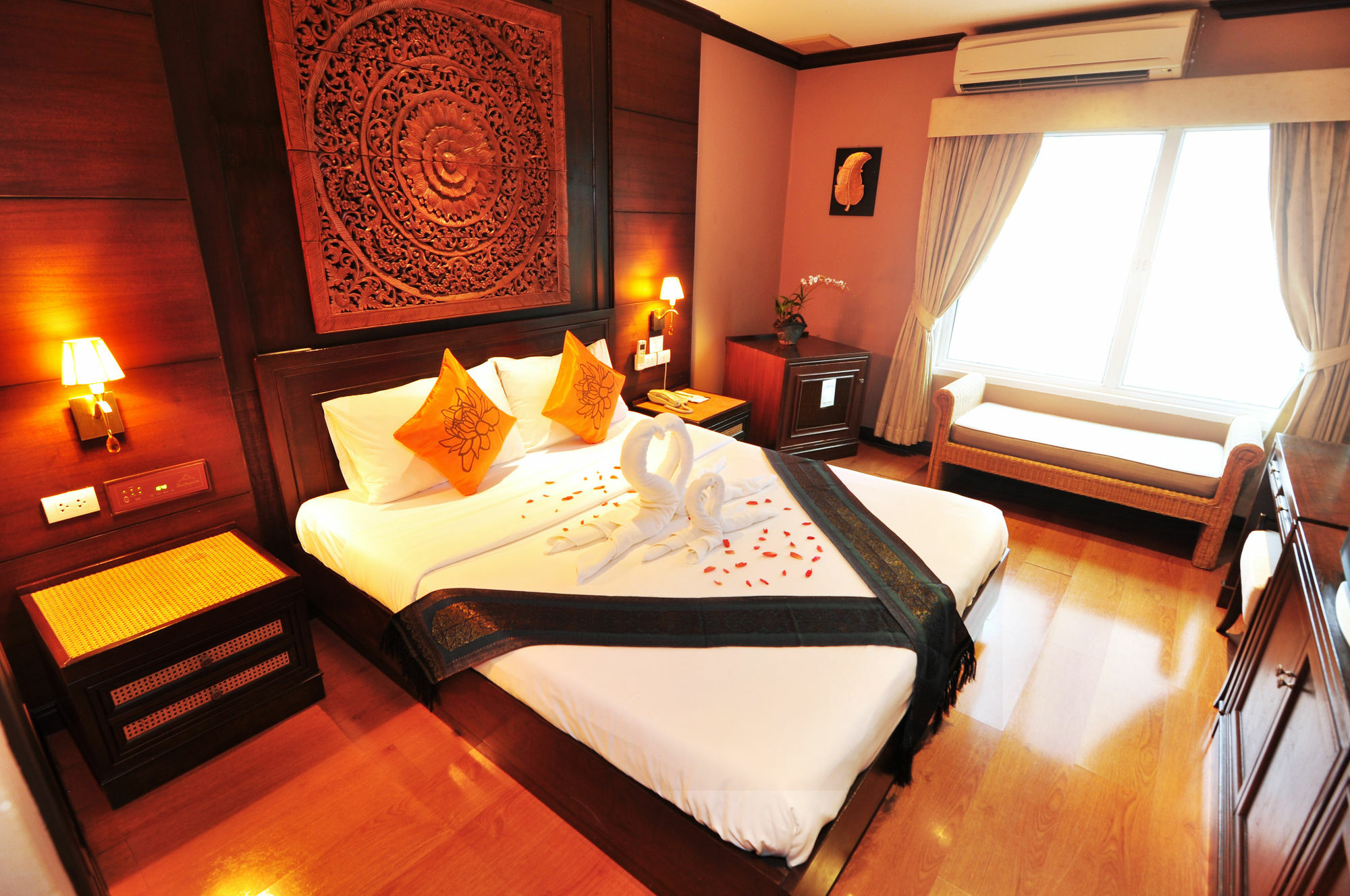 Hotel Baan Sukhumvit Soi 18 Bangkok Exterior foto