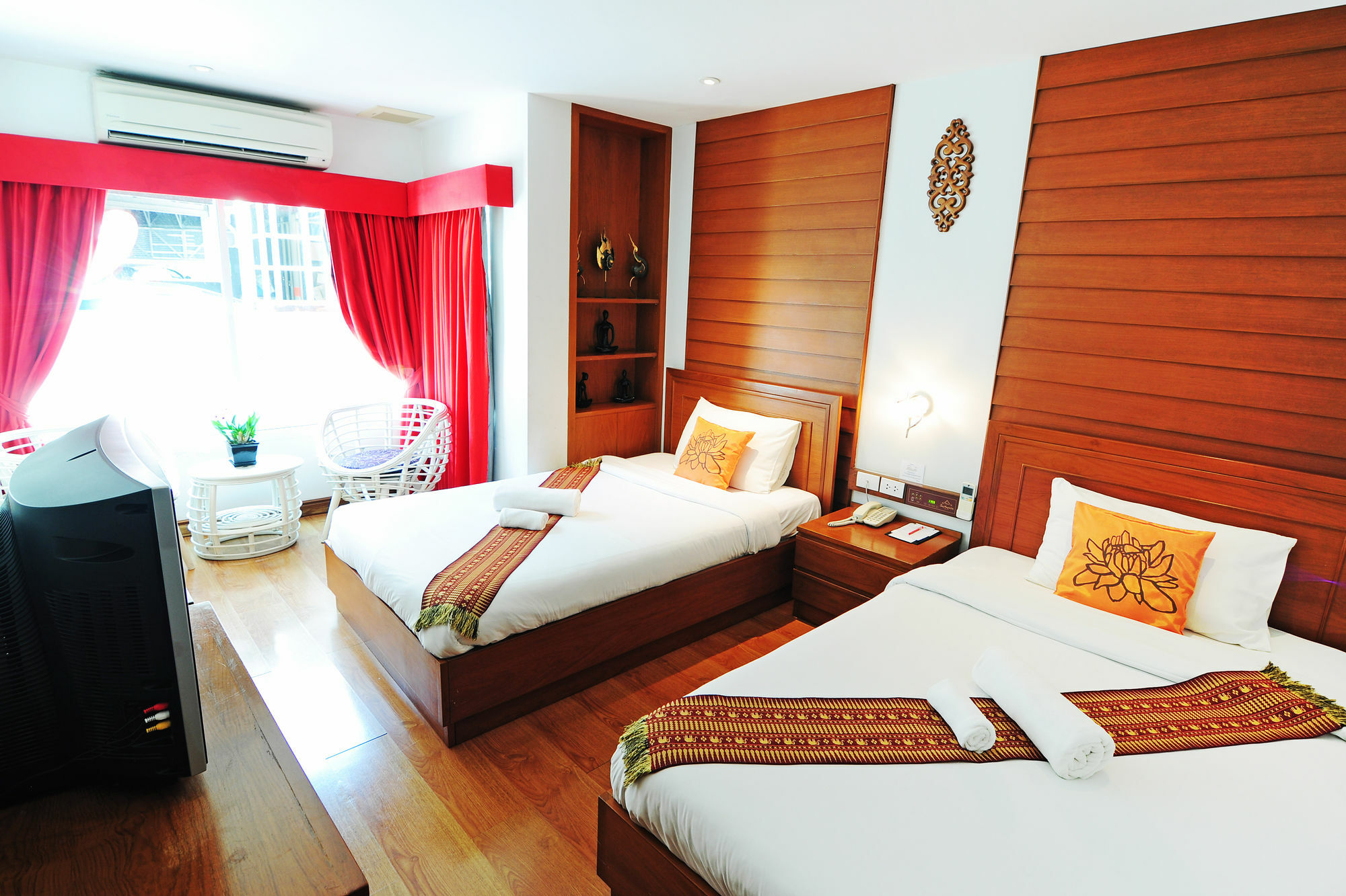 Hotel Baan Sukhumvit Soi 18 Bangkok Exterior foto
