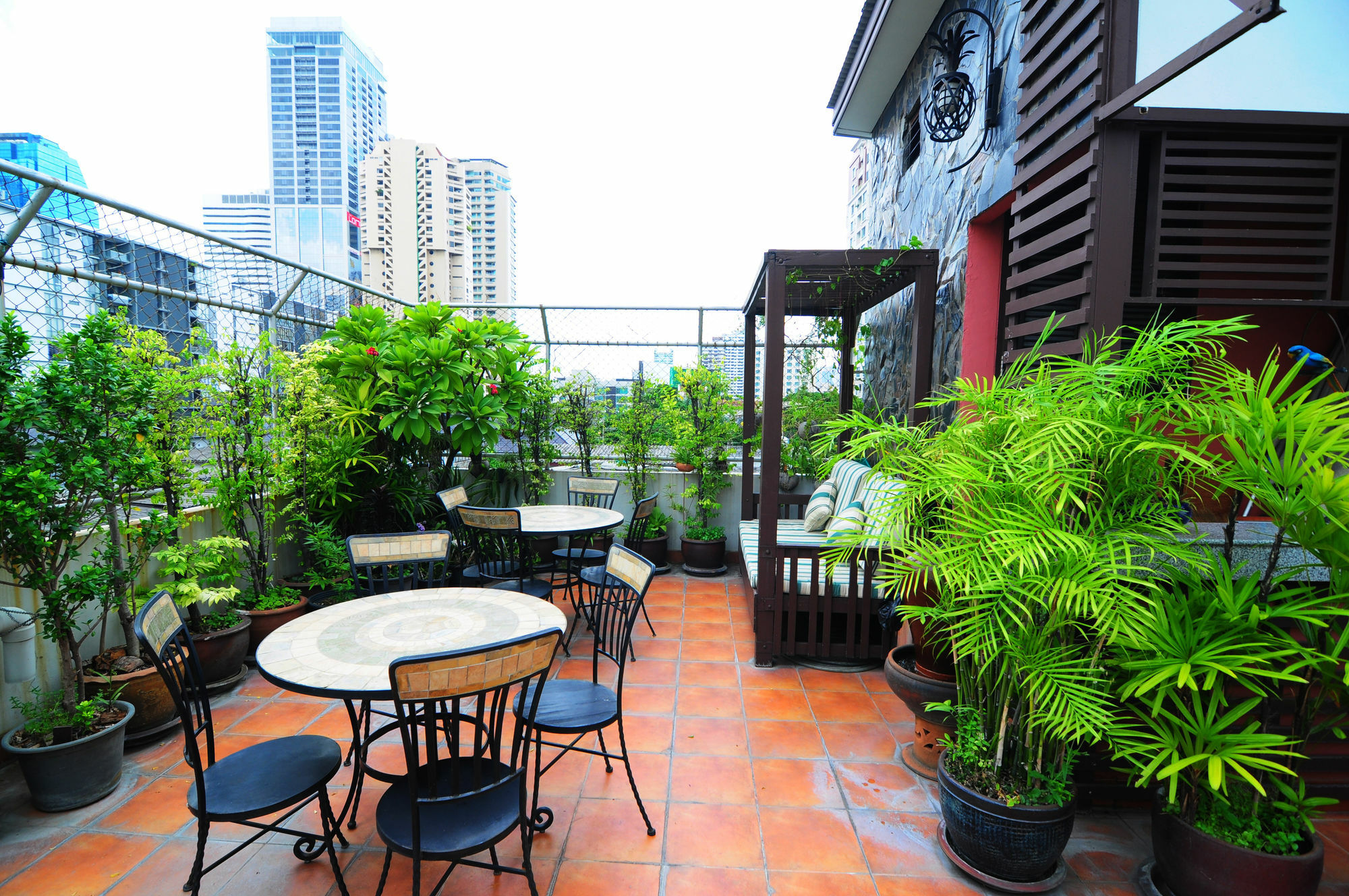 Hotel Baan Sukhumvit Soi 18 Bangkok Exterior foto